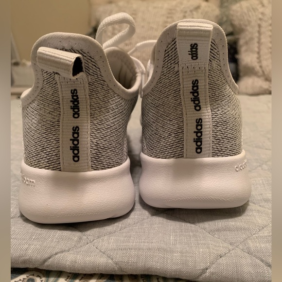 Like New Women’s Adidas Cloudfoam Sneaker - Picture 6 of 15